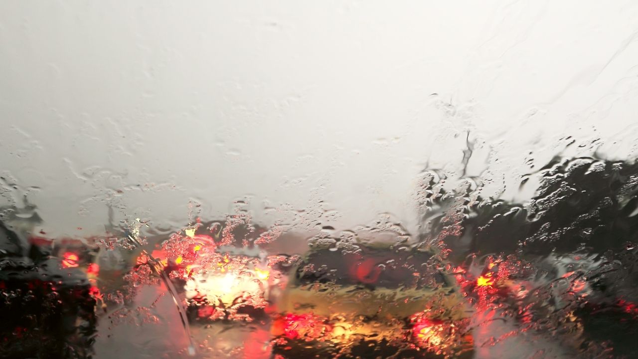 Driving in the rain - driving tips